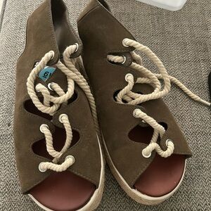 Mia | Wedges
